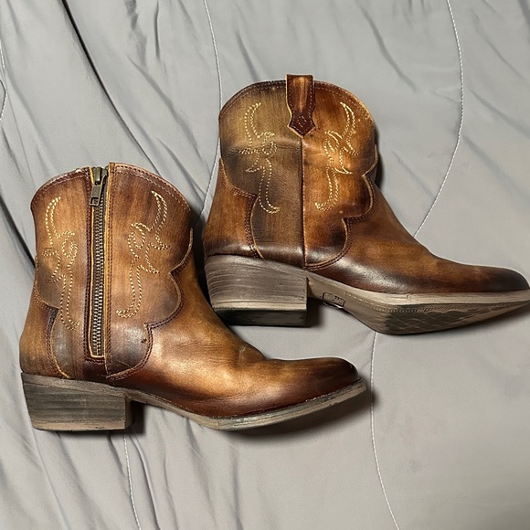 Circle G Shoes - Circle G Brown Western Ankle Booties